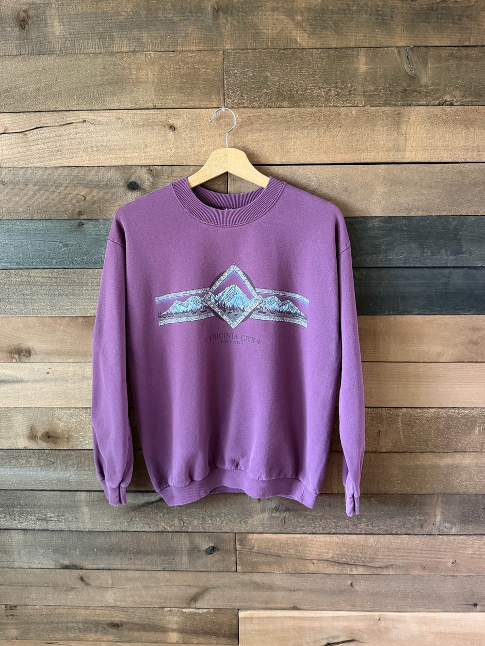 Vintage Gildan Virginia City Nevada Mountain Graphic Sweatshirt Purple Medium